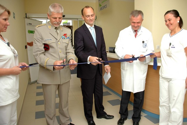 Ze slavnostního otevření ambulantního centra v pražské ÚVN