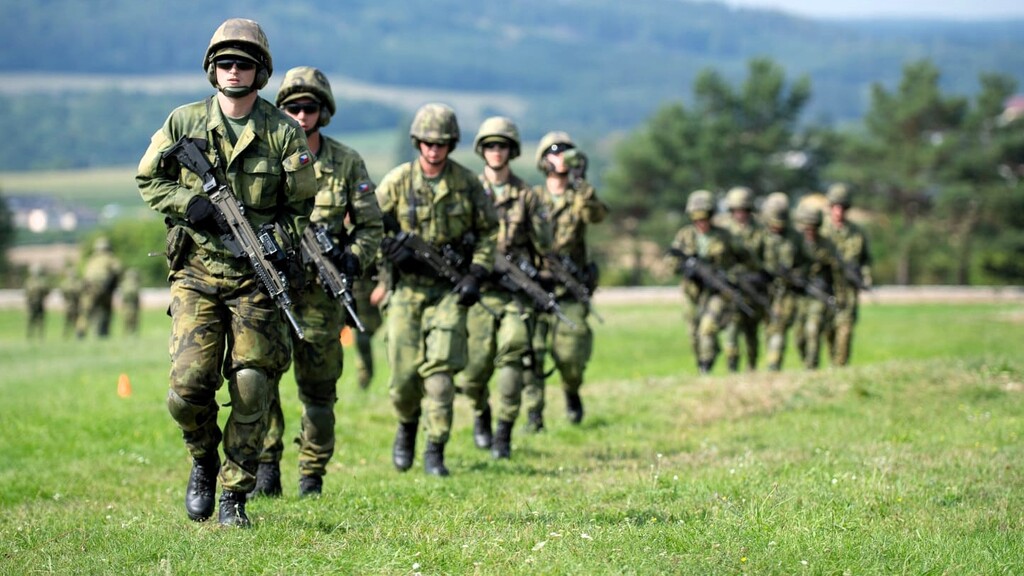 Letošní dobrovolné vojenské cvičení pro středoškoláky bude u sedmi jednotek
