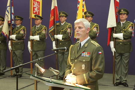 Generál Petr Pavel vyznamenal vojáky a jmenoval nové plukovníky