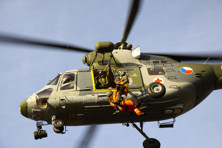 Zachraňují z míst, kam se jiní nedostanou