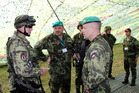  V hlavním místě velení prezentoval činnost českých vojáků genmjr. Jiřímu Balounovi a genmjr. Jánu Gurníkovi velitel 7. mb plk. gšt. Josef Kopecký