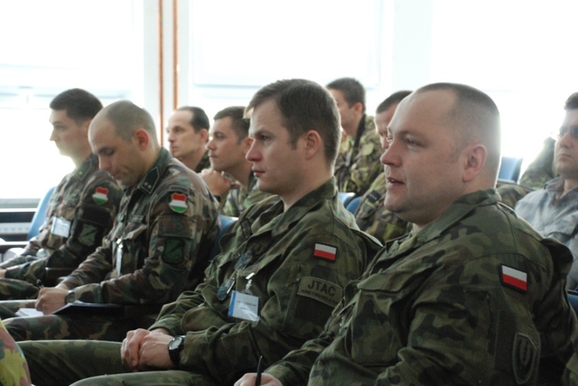  Zahraniční příslušníci na hlavní plánovací konferenci ke cvičení AMSE 15