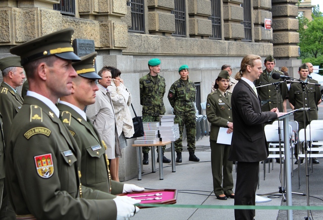 Autor expozice Jan Biederman (vpravo) 