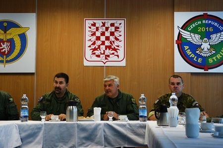 Letošní Ample Strike doplní protivzdušná obrana a tankování za letu