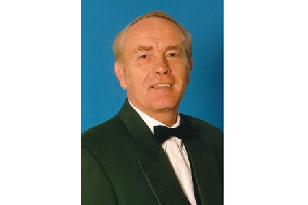 Armáda se rozloučila s Karlem Bělohoubkem, jeho pochod doprovází i prezidenta