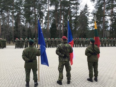 Česká vlajka ve středu dění 