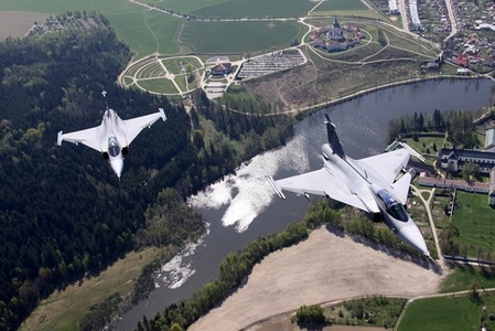 Velitelé vzdušných sil, kteří v armádě využívají Gripeny, jednali v Praze