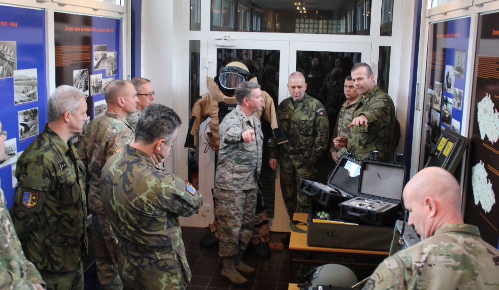 Inspecting the Czech EOD units equipment (3)