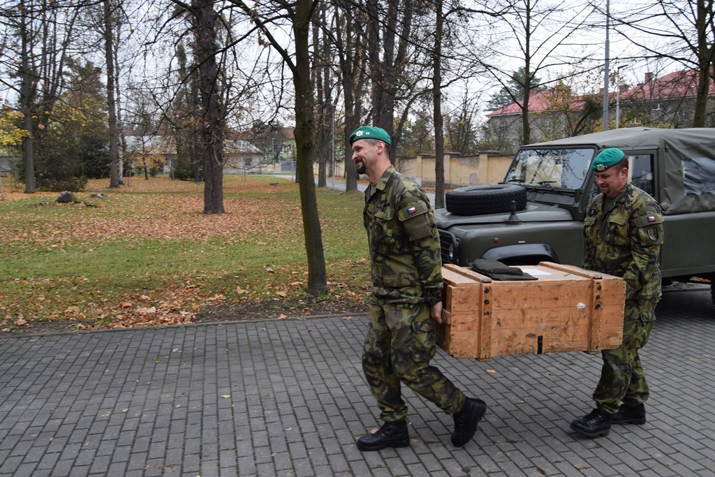 Do pole jsou potřebné nejen osobní věci, vyvést se musí i nezbytné pomůcky