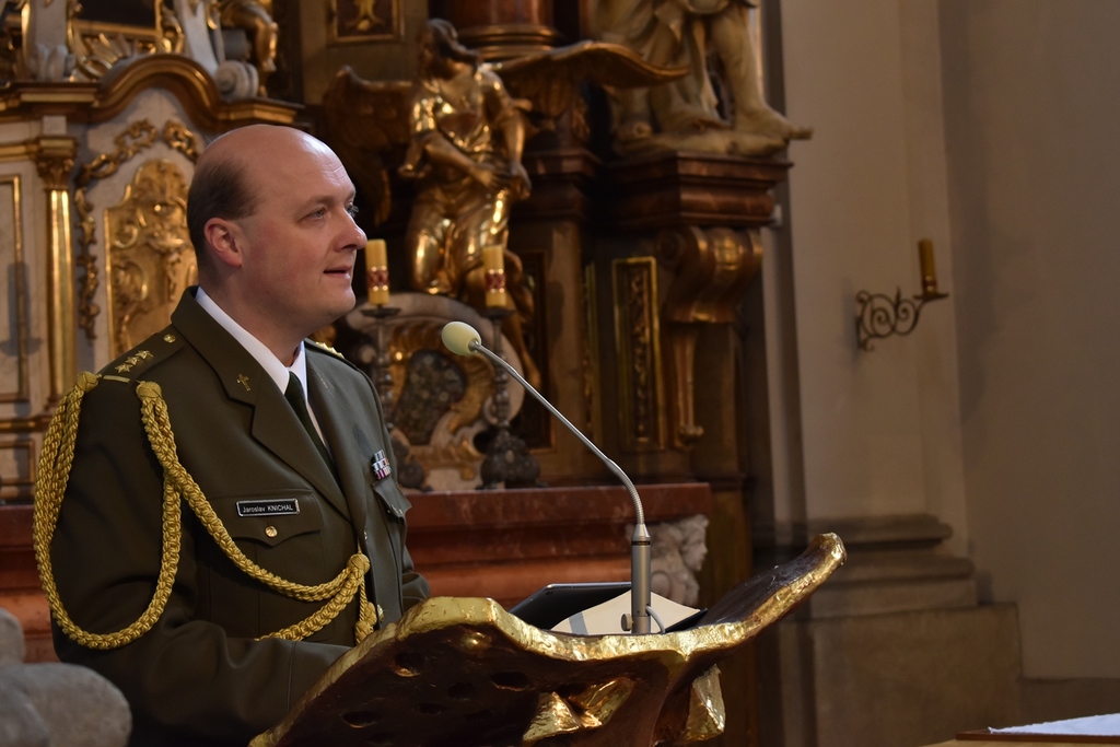 Hlavní kaplan plk. gšt. Jaroslav Knichal představuje nové vojenské kaplany