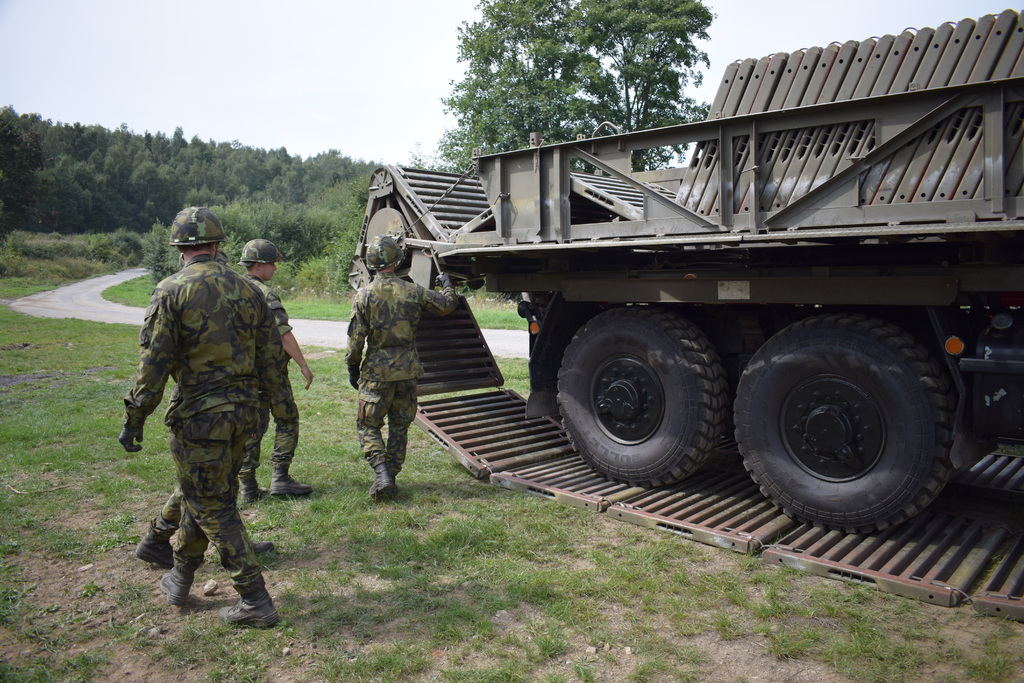 Vozovkový automobil T 815 VOZ