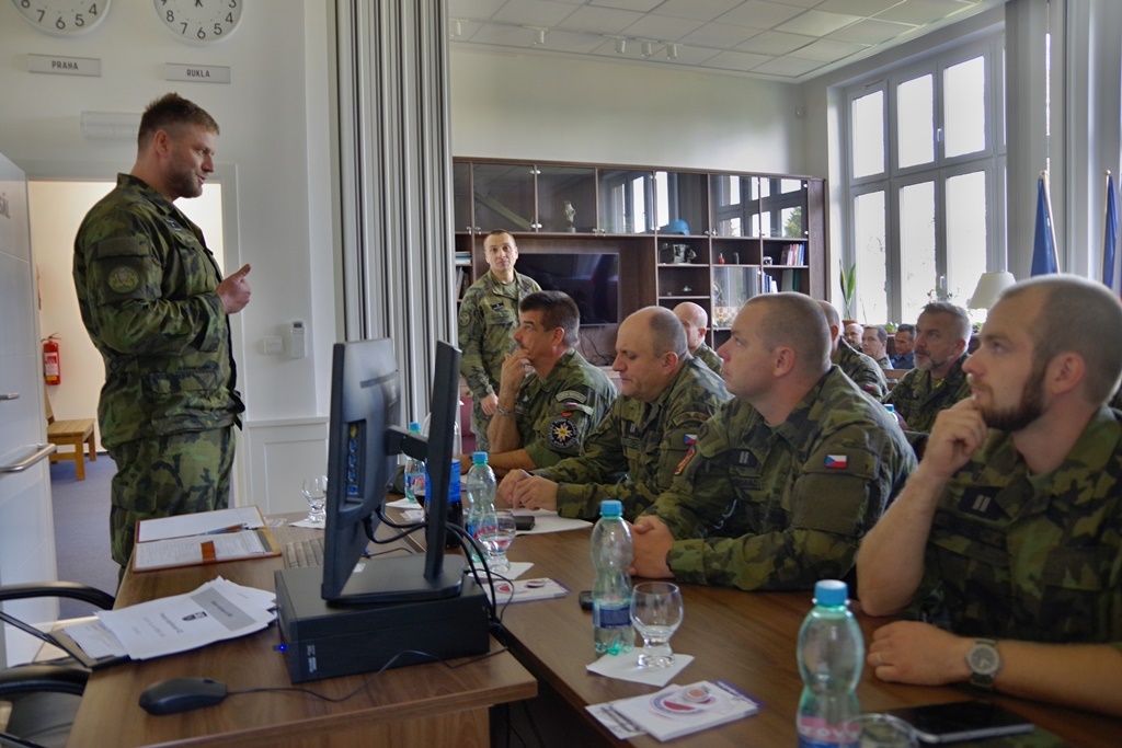   Vrchní praporčík Smik objasňuje priority Armády ČR ve vztahu k Aktivní záloze 