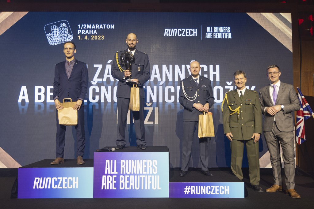 Vyhlášení výsledků závodů běžecké série RunCzech v kategorii záchranných a bezpečnostních složek