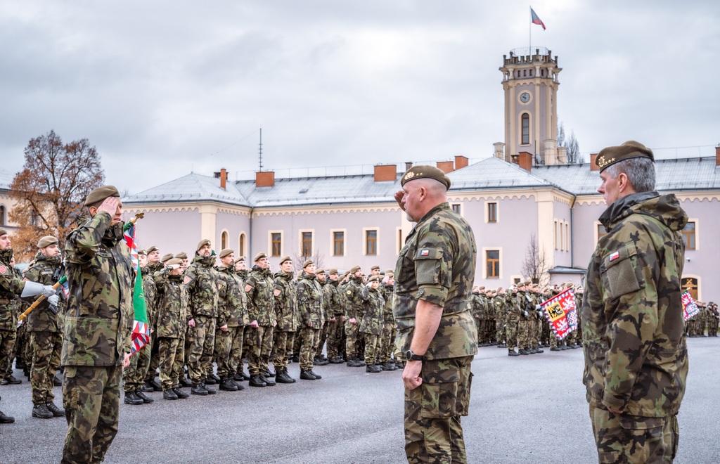 Podání hlášení veliteli Pozemních sil AČR