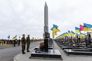 Generál Řehka s vojenským přidělencem na Ukrajině generálem Františkem Ridzákem uctili památku padlých v Charkově