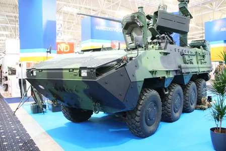 Z mezinárodního veletrhu obranné techniky: Pandur II Pz-LOK