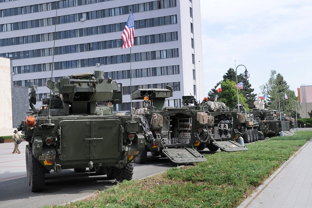 Nástupiště kasáren Dědice obsadila netradičně technika US Army