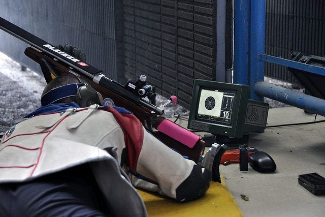   První disciplínou byla  střelba z velkorážní pušky