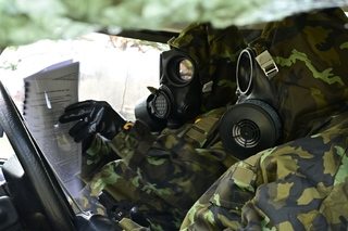  Vojáci sestavují CBRN zprávu 