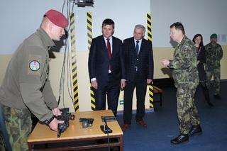  Z návštěvy simulátoru střelných zbraní SAVIT