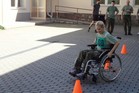  Ovládat invalidní vozík není jednoduché 