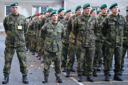 První nástup 53. pluku průzkumu a elektronického boje Generála Heliodora Píky