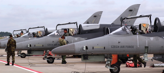  Příprava na společný let čtyř alek