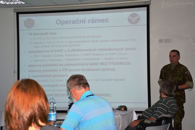  Detailní informace o cvičení Ample Strike 2016 prezentoval řídící plukovník Zdeněk Bauer z Velitelství vzdušných sil