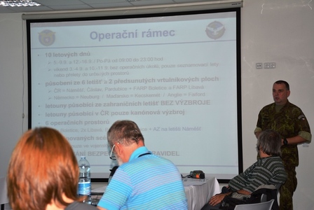  Detailní informace o cvičení Ample Strike 2016 prezentoval řídící plukovník Zdeněk Bauer z Velitelství vzdušných sil