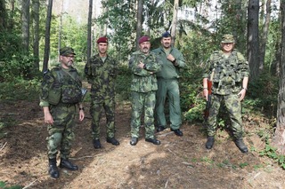  Náčelník Generálního štábu AČR generálporučík Aleš Opata se setkal s příslušníky aktivní zálohy v doprovodu kapitána Ludvíka Cimburka a velitele 22. základny vrtulníkového letectva plukovníka Petra Čepelky