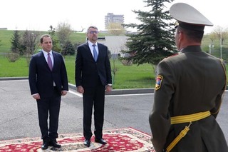 Welcome ceremony in front of the Ministry of Defence in Yerevan