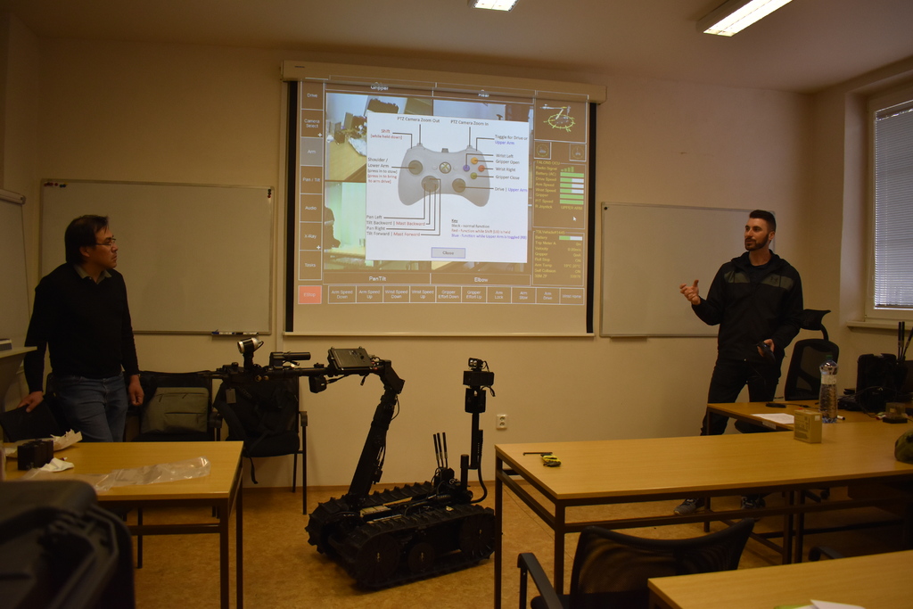 Školení pyrotechniků na nové verze robotů vedli zástupci americké dodavatelské firmy