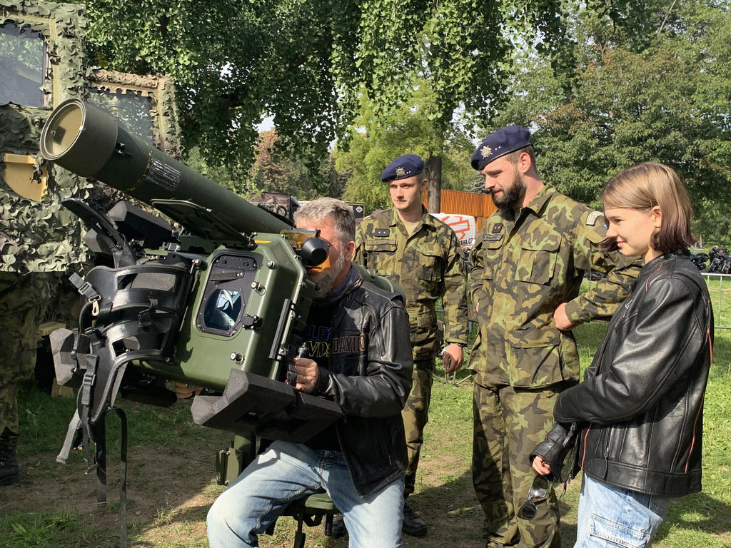 Zájemci si mohli prohlédnout vybaveni 25. protiletadlového raketového pluku