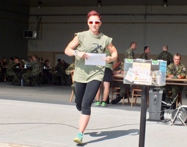 Start i cíl závodníků probíhal kolem kasičky