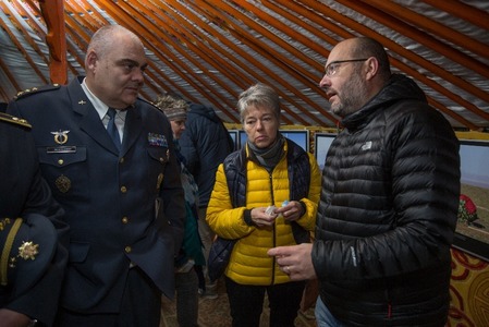 Plukovník David Klement, velitel 24.zDL (zleva), atletka Jarmila Kratochvílová, ředitel Zoo Praha Miroslav Bobek