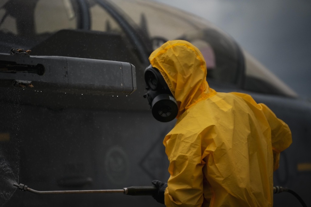  Dekontaminace bojového letounu