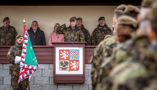 Projev odcházejícího velitele pluku