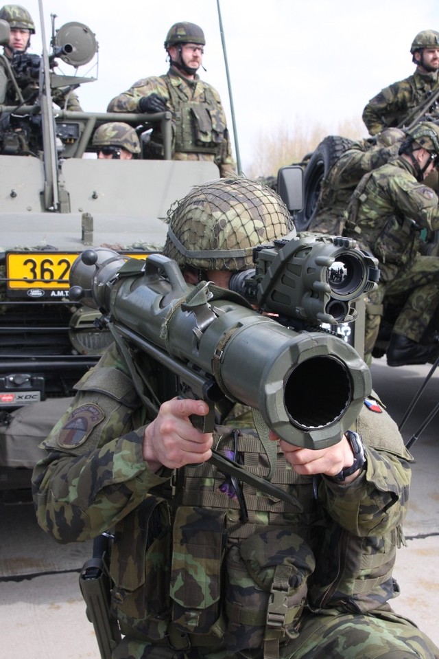  Pancéřovník prověřuje svoji zbraň