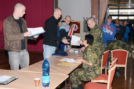 Do kurzů základní přípravy nastoupilo dalších šest stovek nováčků 
