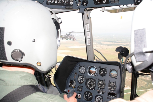  Pohled z kokpitu Mi-17