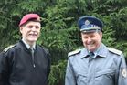 Generál Petr Pavel se svým slovenským kolegou generálem Peterem Vojtekem, náčelníkem Generálního štábu OS SR