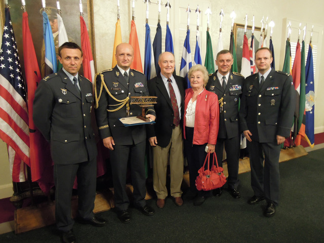 Generals Stefanik and Verner together with current Czech students of the Air University and their sponsors