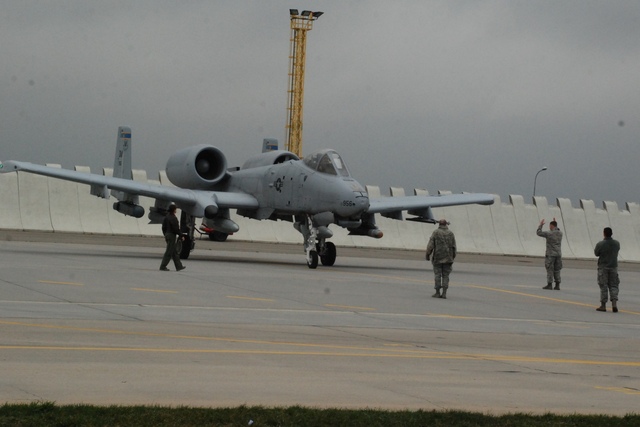 Přílet proudových letounů A-10 Thunderbolt na náměšťské letiště