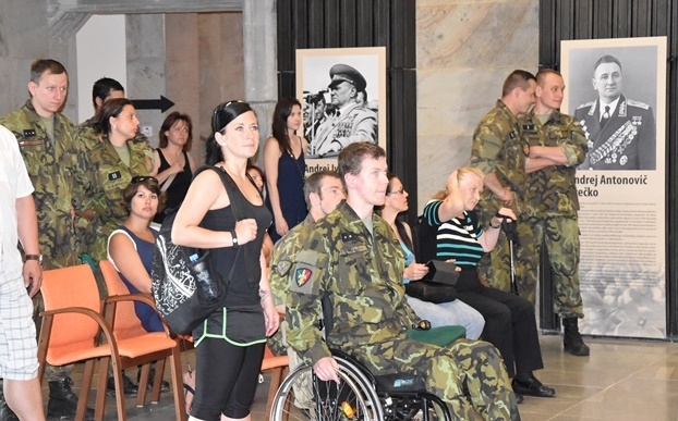 Lukáš Hirka na prohlídce památníku