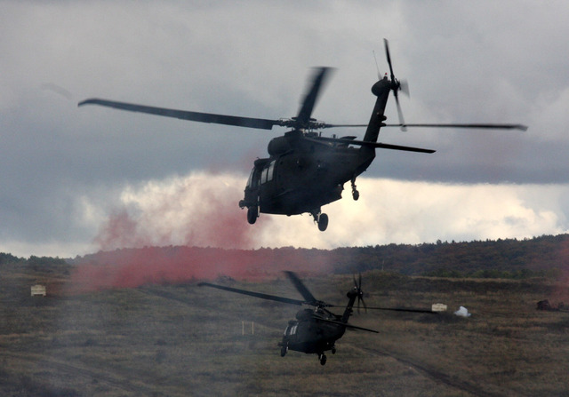 Vrtulníky Black Hawk dopravily do předních linií průzkumníky