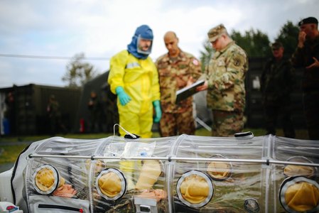  Jeden z českých biohazard expertů s hodnotiteli cvičení
