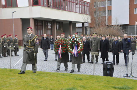 Na armádního generála Tomáše Sedláčka přišli vzpomenout bývalí náčelníci Generálního štábu AČR i současný
