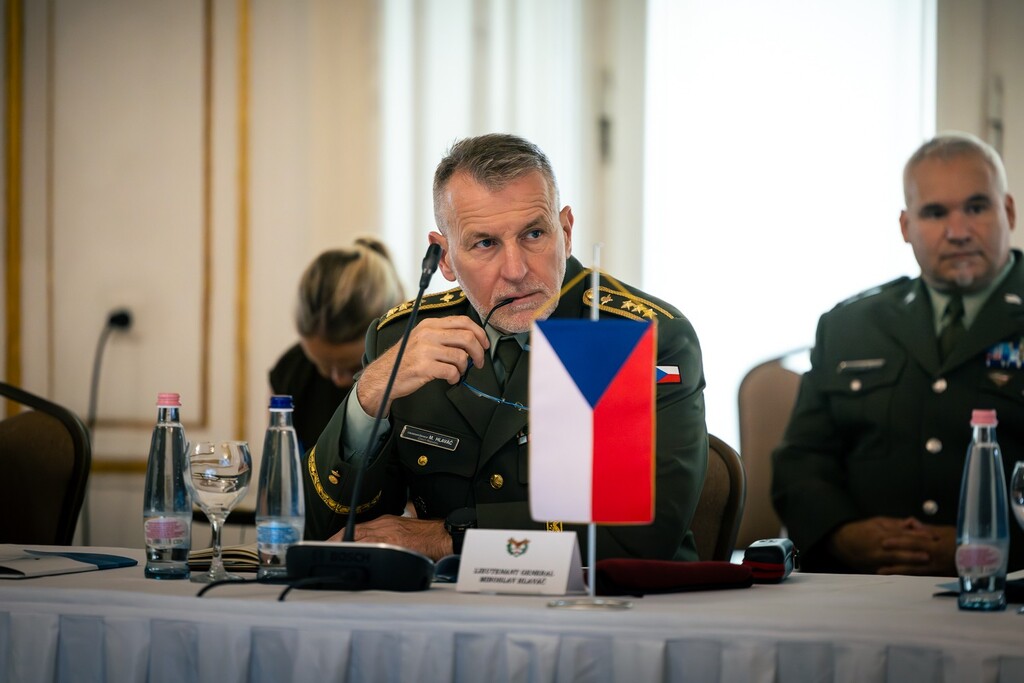 Nejvyšší vojenští představitelé V4 jednali v Budapešti o bezpečnosti regionu i připravenosti evropských armád