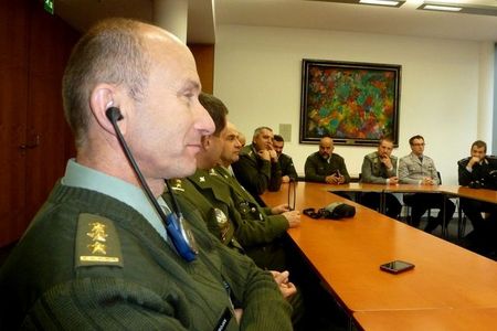 V budově Spolkového sněmu se vojáci seznámili s obsahem zasedání Výboru pro obranu