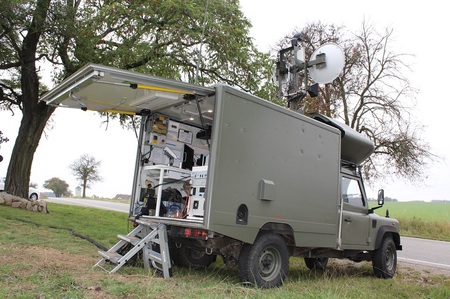  Pozemní rušič Mini-Radar Van byl dislokován nedaleko objektu jedné z rot 262. radiotechnického praporu